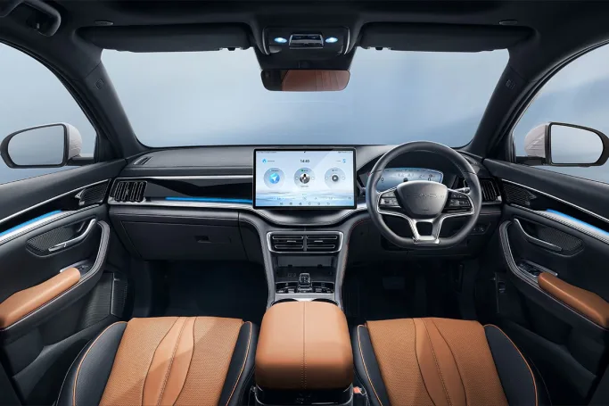 sealion-6-dm-i-noi-that-byd-long-bien-ha-noi