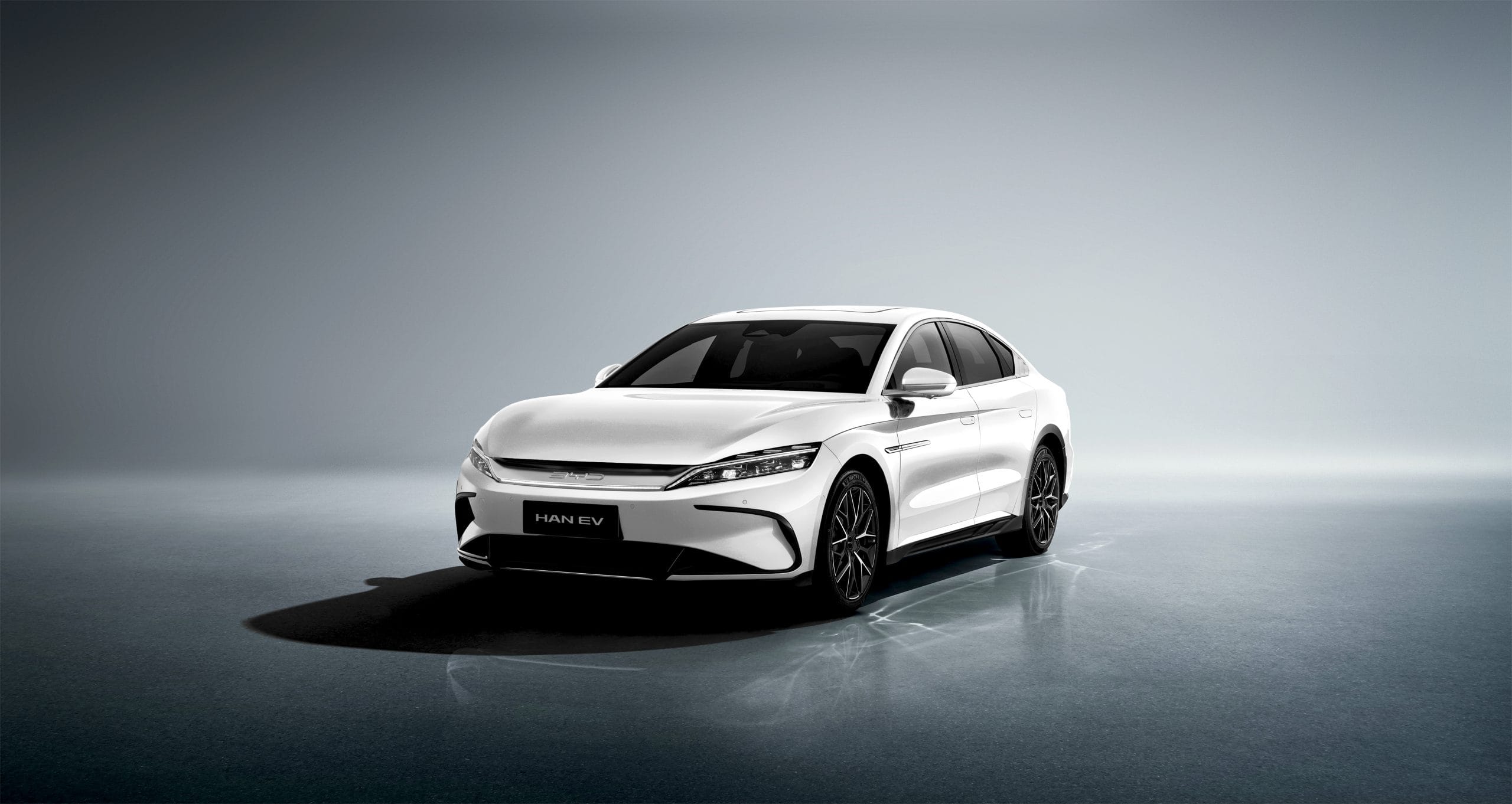 BYD HAN MÀU TRẮNG