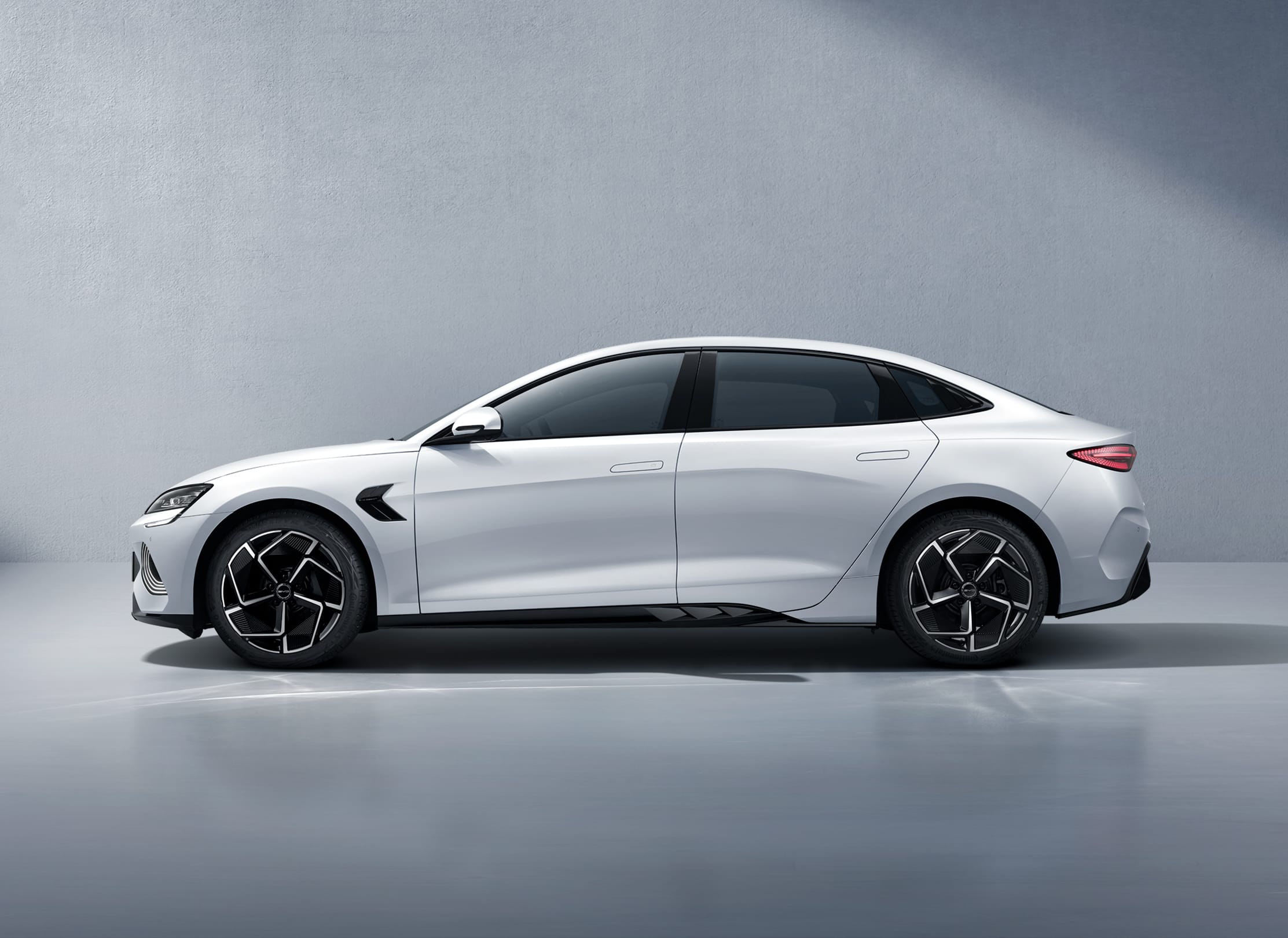 BYD SEAL màu trắng